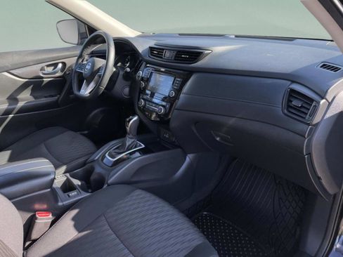 Used 2019 Nissan Rogue SV image 18