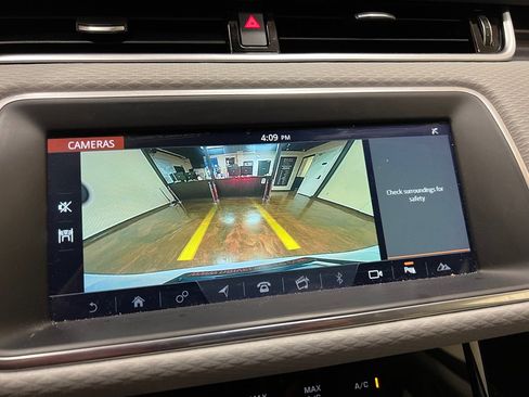 Used 2020 Land Rover Range Rover Evoque S image 24