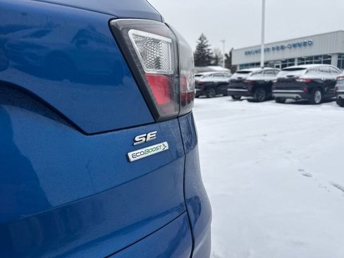 Used 2017 Ford Escape SE w/ Equipment Group 201A image 9