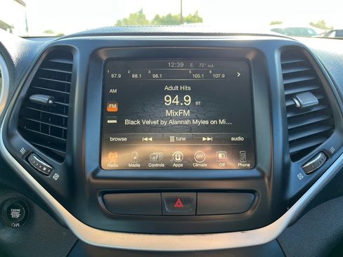 Used 2017 Jeep Cherokee Limited image 13