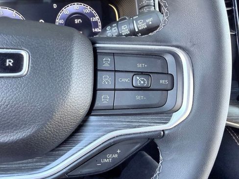 Used 2024 Jeep Wagoneer L Series II image 14