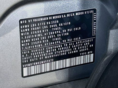 Used 2025 Volkswagen Tiguan SE AWD/4WD image 32