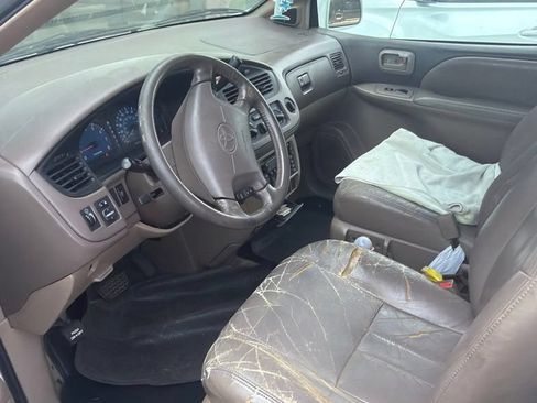 Used 2003 Toyota Sienna LE w/ Symphony Pkg FWD image 9