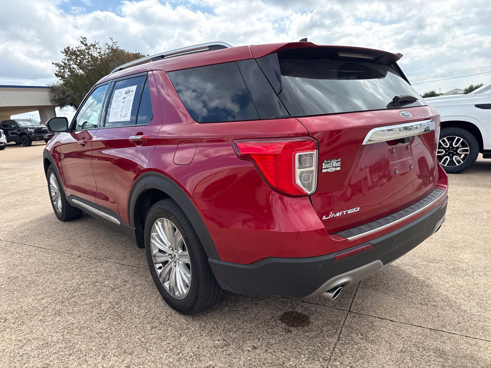 Used 2023 Ford Explorer Limited w/ Limited Technology Package RWD image 5