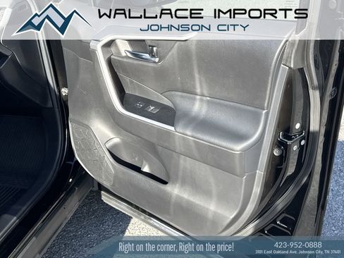 Used 2022 Toyota RAV4 XLE Premium image 38