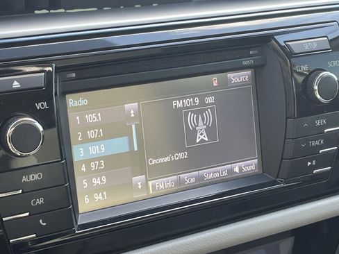 Used 2016 Toyota Corolla LE image 18