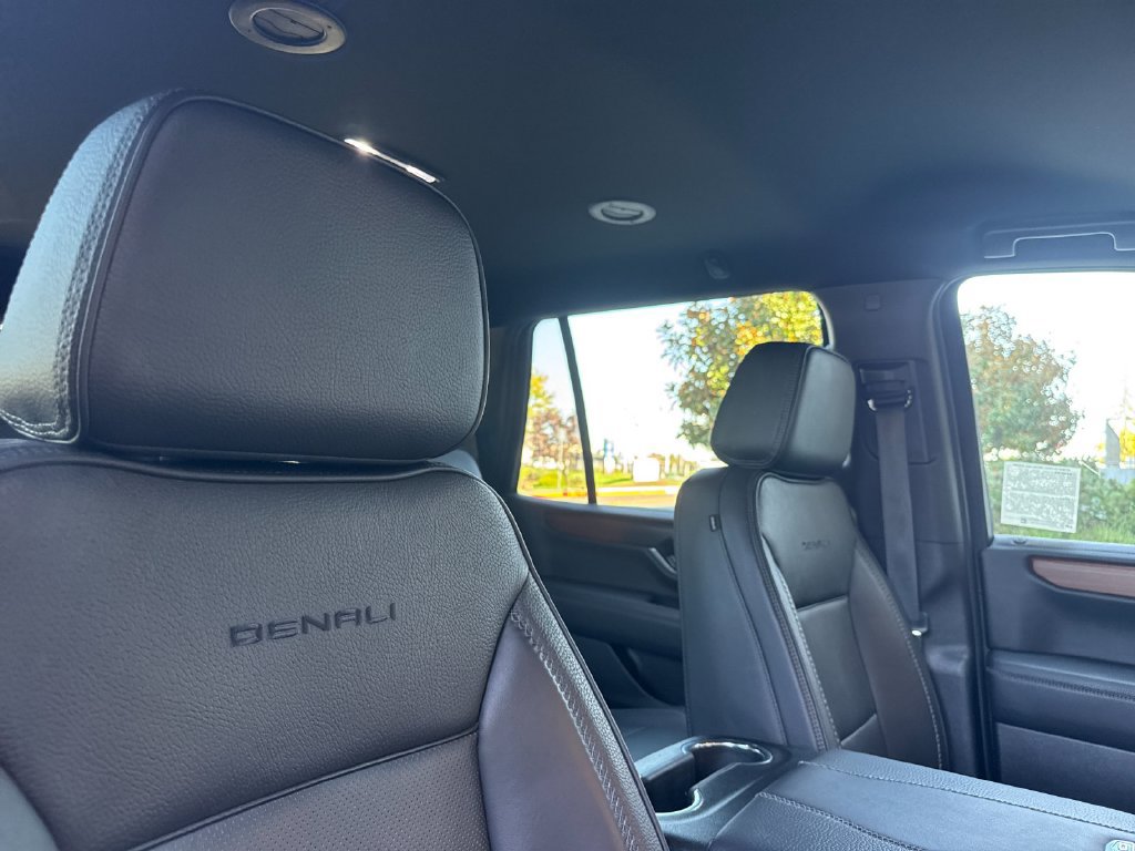 Used 2025 GMC Yukon Denali AWD/4WD image 21