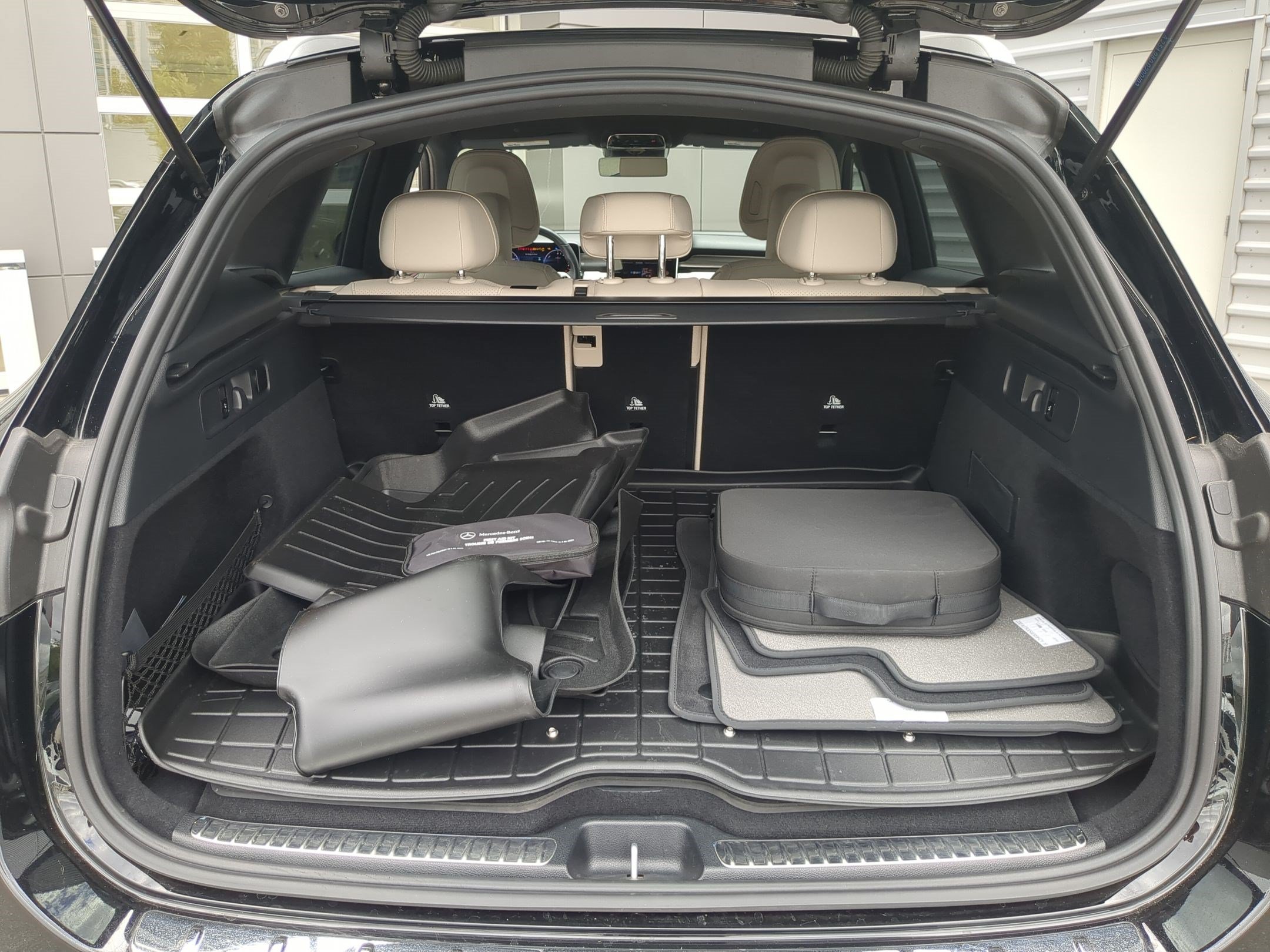 Used 2025 Mercedes-Benz GLC 350e 4MATIC image 28