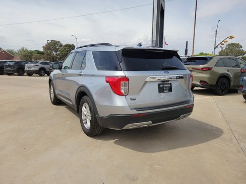 Used 2024 Ford Explorer XLT w/ Equipment Group 202A RWD image 5