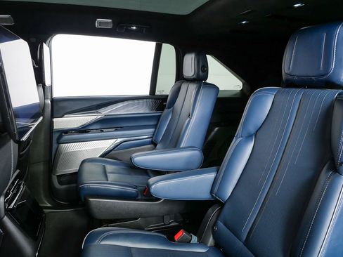 Used 2026 Cadillac Escalade IQ Sport 2 w/ LPO, ONYX Package AWD/4WD image 18
