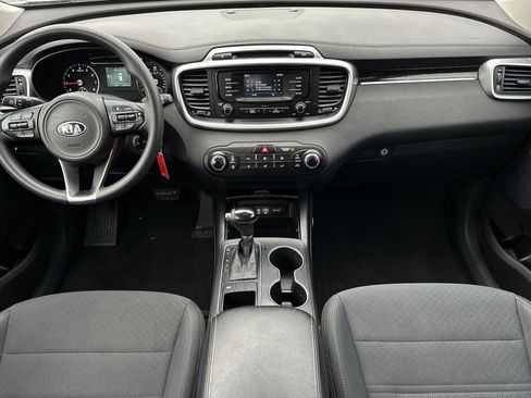 Used 2017 Kia Sorento LX image 13