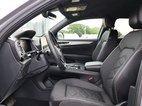 Used 2024 Volkswagen Atlas Cross Sport SE AWD/4WD image 5