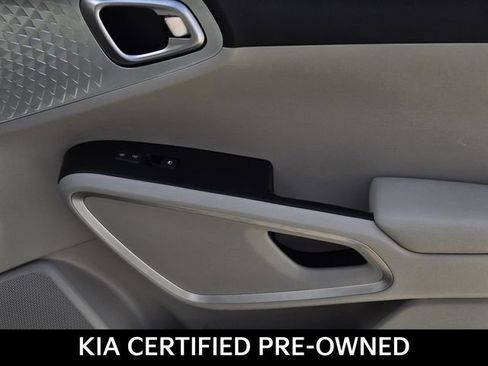 Certified 2025 Kia Soul LX w/ LX Technology Package FWD image 8