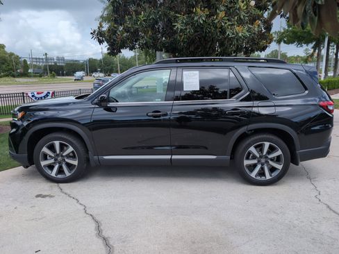 Used 2025 Honda Pilot Touring image 7