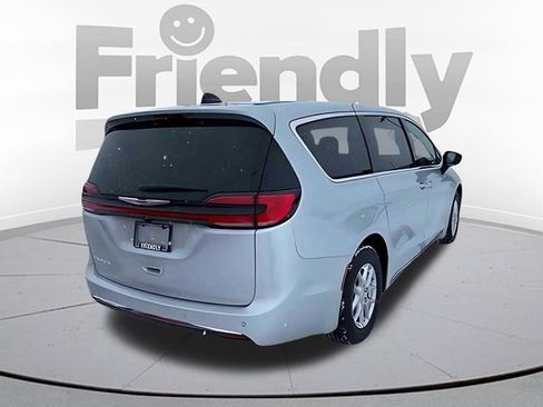 New 2026 Chrysler Pacifica Select FWD image 5