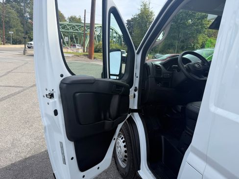 Used 2025 RAM ProMaster 2500 w/ Convenience Group image 15