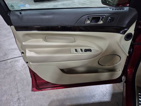 Used 2018 Lincoln MKT AWD image 24