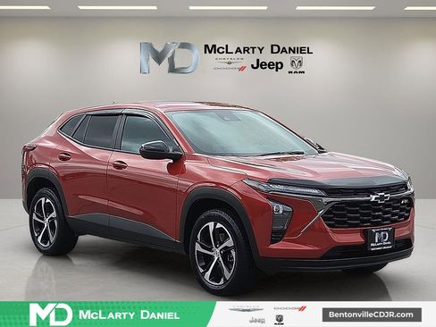 Used 2024 Chevrolet Trax RS w/ Driver Confidence Package FWD image 1