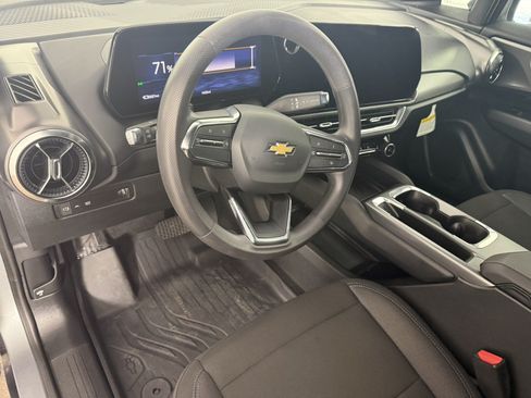 Used 2026 Chevrolet Equinox EV LT FWD image 15