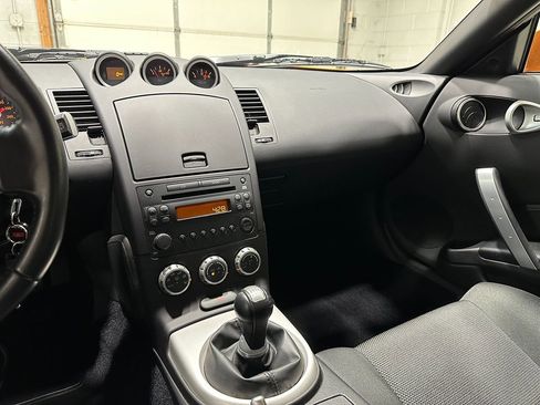 Used 2006 Nissan 350Z w/ (N93) Cargo Convenience Pkg image 21