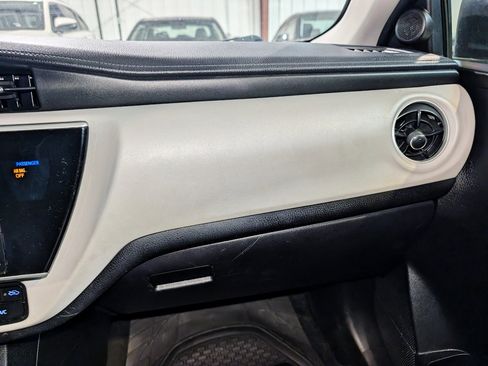 Used 2018 Toyota Corolla LE FWD image 33