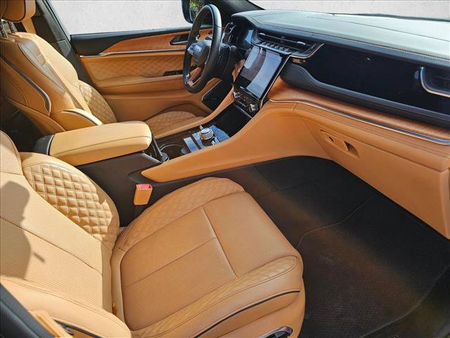 Used 2022 Jeep Grand Cherokee Summit AWD/4WD image 12