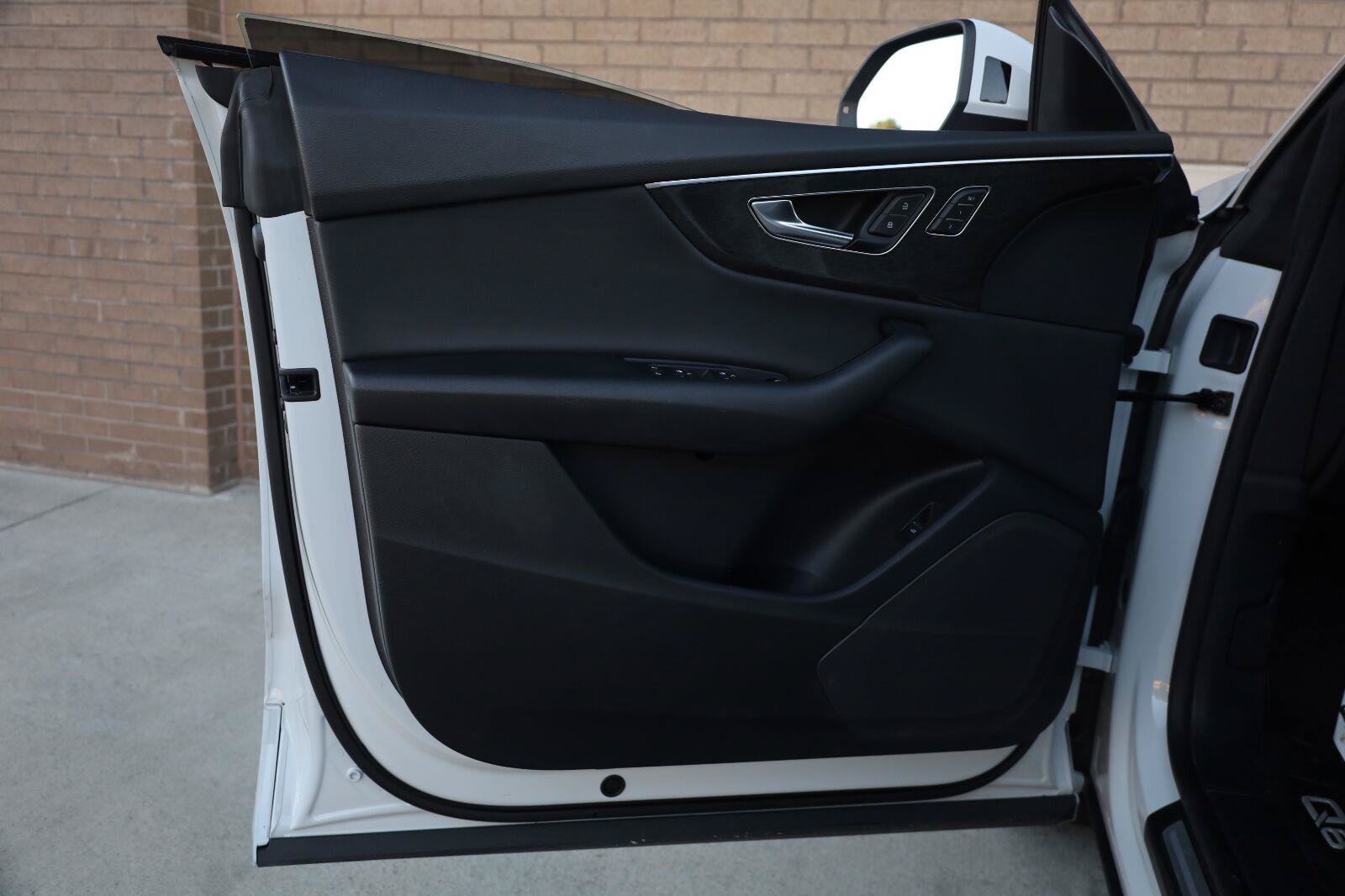 Used 2019 Audi Q8 Premium w/ Convenience Package AWD/4WD image 15