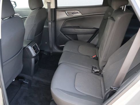Used 2023 Kia Sportage LX AWD/4WD image 9