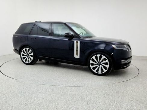 Certified 2025 Land Rover Range Rover SV image 3