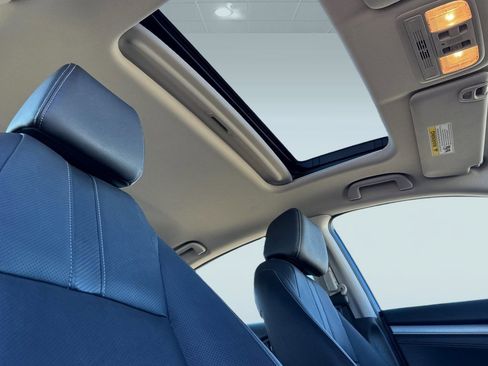 Used 2018 Honda Civic Touring image 14