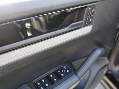 Certified 2024 Porsche Cayenne AWD/4WD image 13
