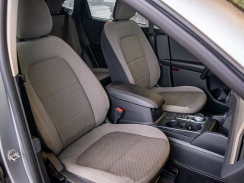 Used 2022 Ford Escape SE w/ Cold Weather Package image 35