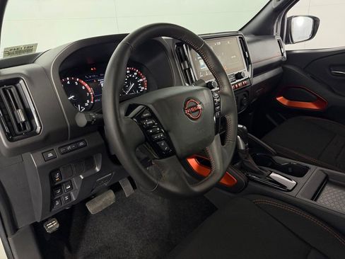 Used 2025 Nissan Frontier PRO-4X AWD/4WD image 15