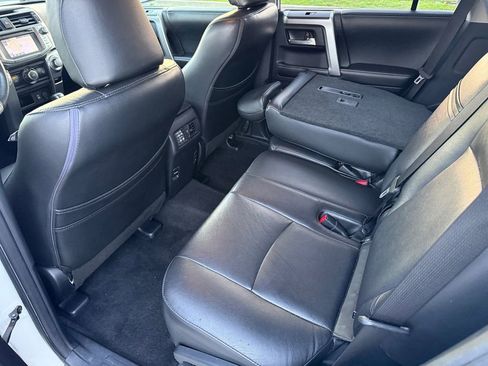 Used 2015 Toyota 4Runner SR5 image 39