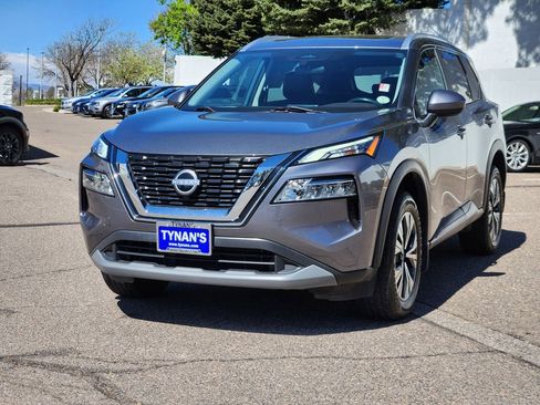 Used 2023 Nissan Rogue SV w/ SV Premium B Package image 3