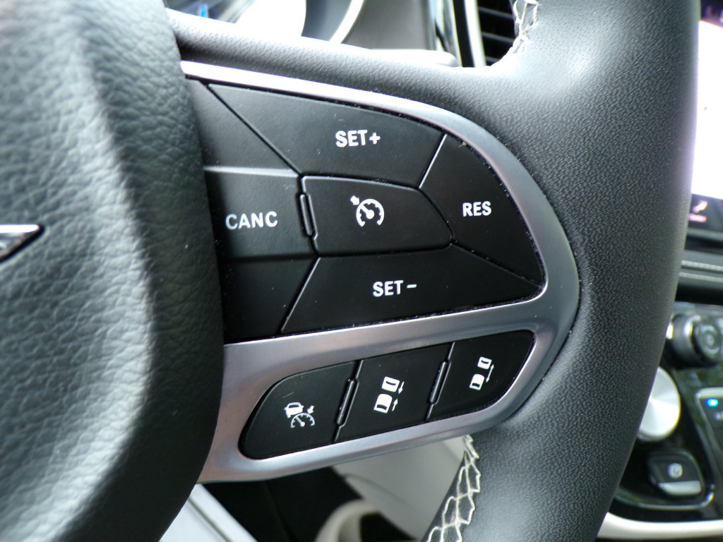Used 2022 Chrysler Pacifica Touring-L FWD image 29