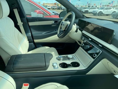 Used 2025 Genesis GV80 3.5T Prestige image 6