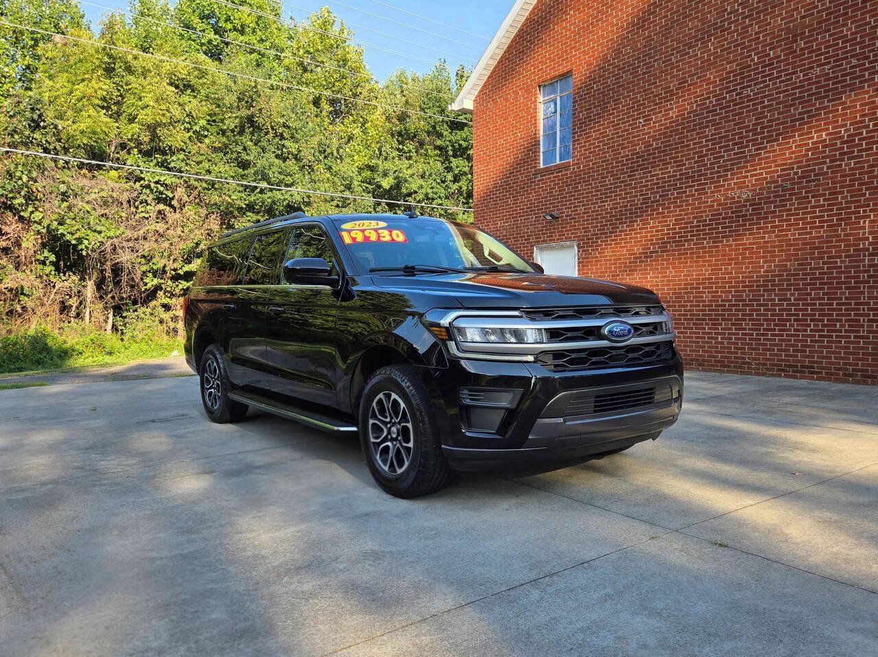 Used 2023 Ford Expedition Max XLT RWD image 3