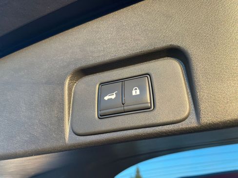 Used 2025 Nissan Rogue SV image 23