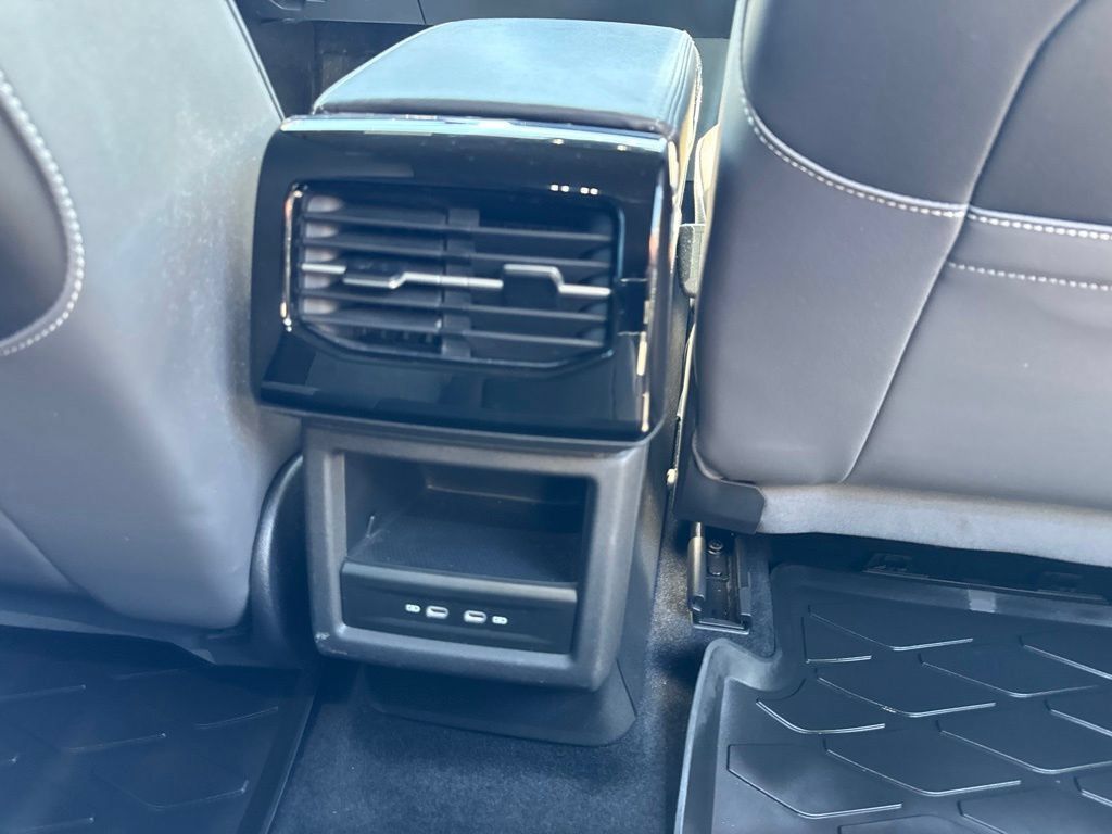 Used 2023 Volkswagen ID.4 Pro AWD/4WD image 12