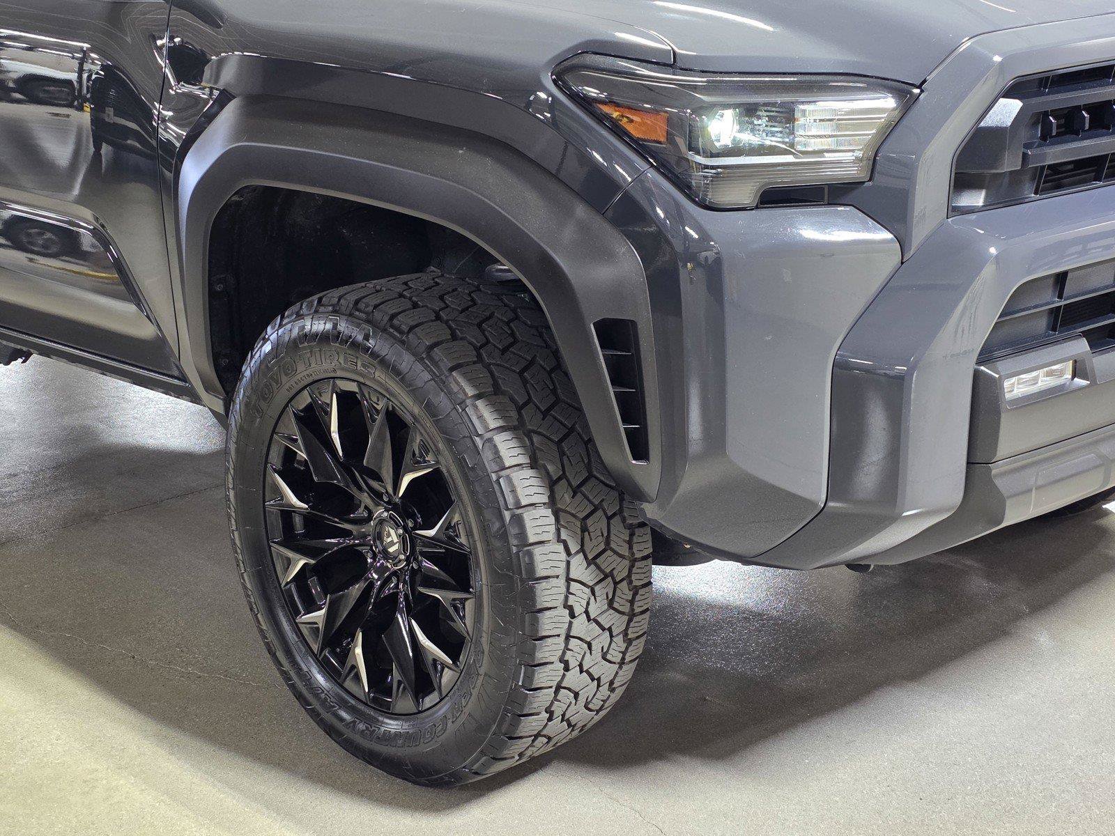 Used 2025 Toyota 4Runner SR5 AWD/4WD image 10