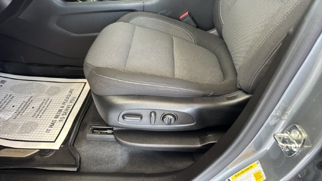 Used 2023 Chevrolet Traverse LT FWD image 8