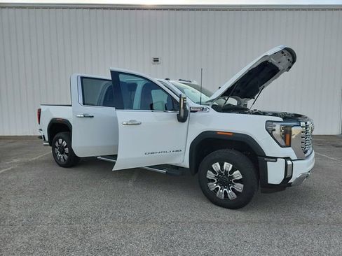 Used 2025 GMC Sierra 2500 Denali image 10