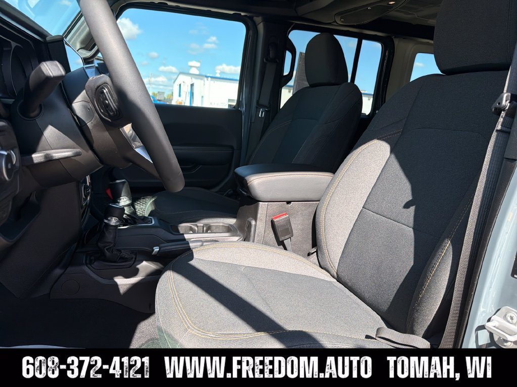 Used 2026 Jeep Wrangler Unlimited Sahara AWD/4WD image 25