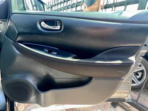 Used 2022 Nissan Leaf SV w/ SV Technology Package image 39