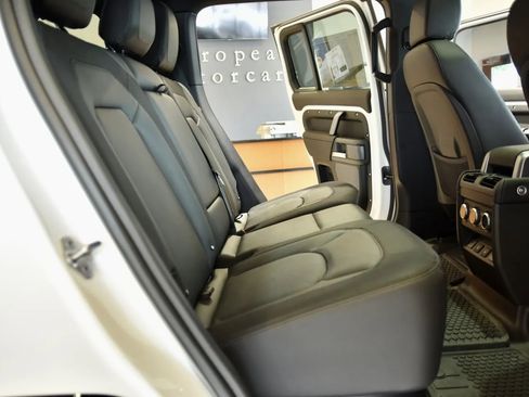Used 2024 Land Rover Defender 110 X-Dynamic SE AWD/4WD image 28