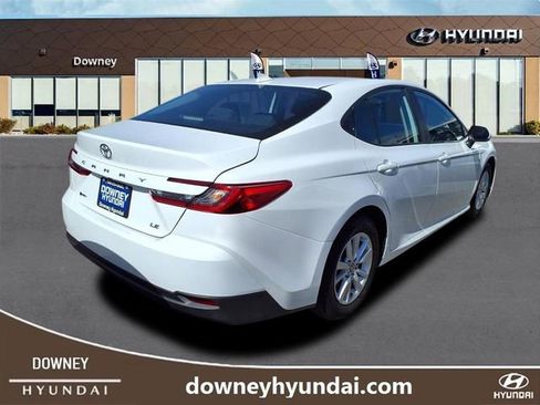 Used 2025 Toyota Camry LE image 3