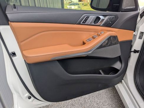 Used 2023 BMW X7 xDrive40i w/ Premium Package image 29