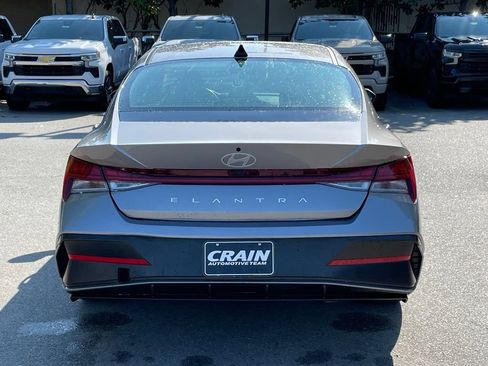 Used 2025 Hyundai Elantra SEL FWD image 6