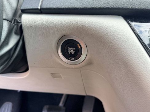 Used 2017 Chrysler Pacifica Touring FWD image 22